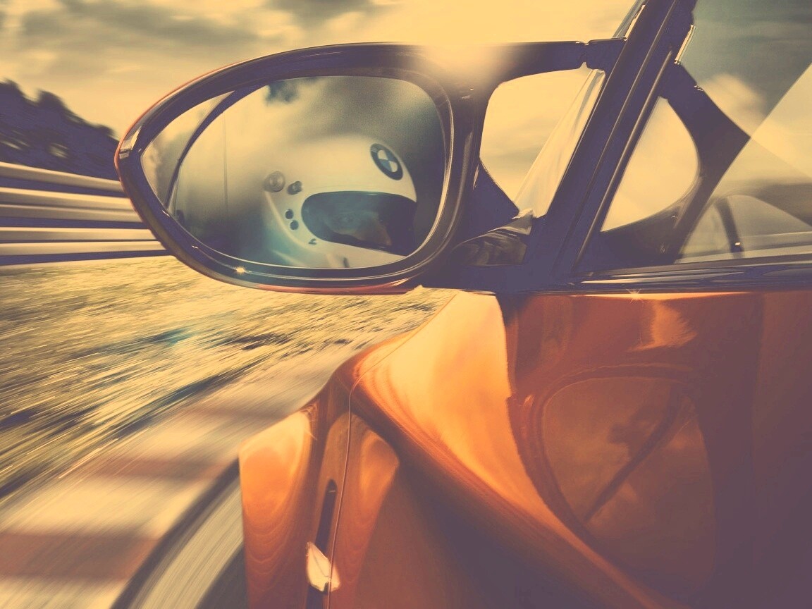 Отражение в боковом зеркале BMW M1 обои