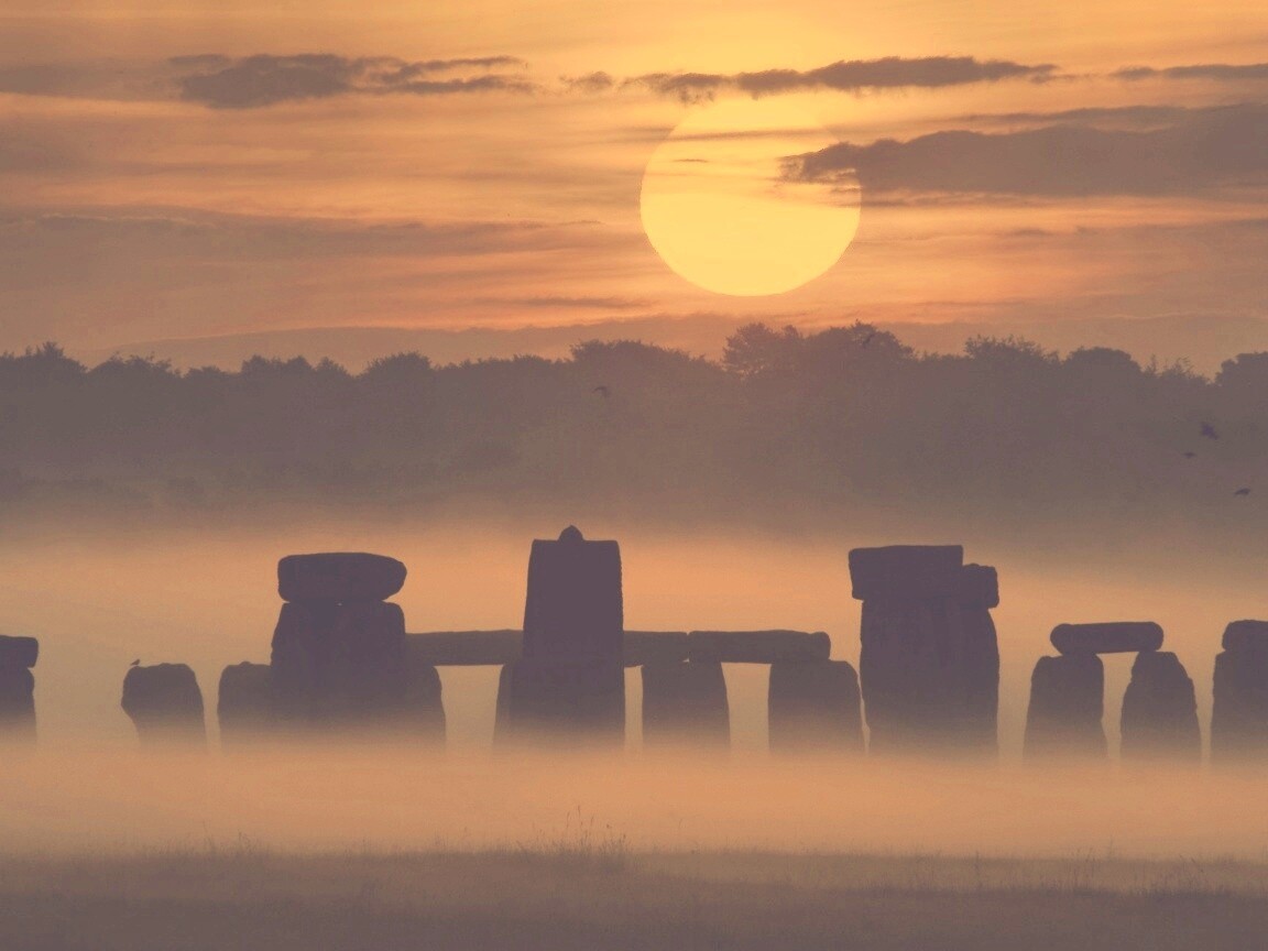 Стоунхэндж в утреннем тумане обои