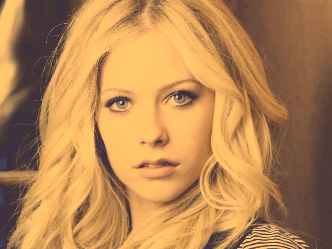 Блондинка Аврил Лавин обои
