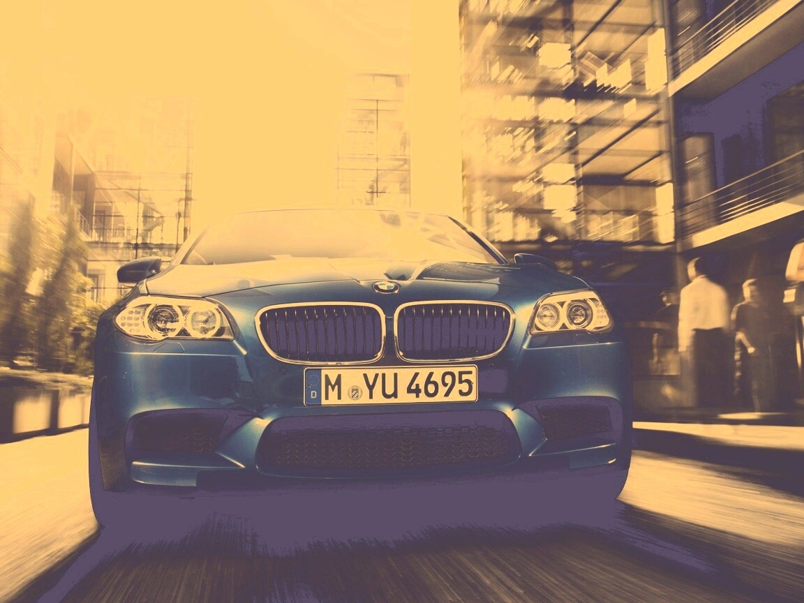 BMW покоряет городскую улицу обои