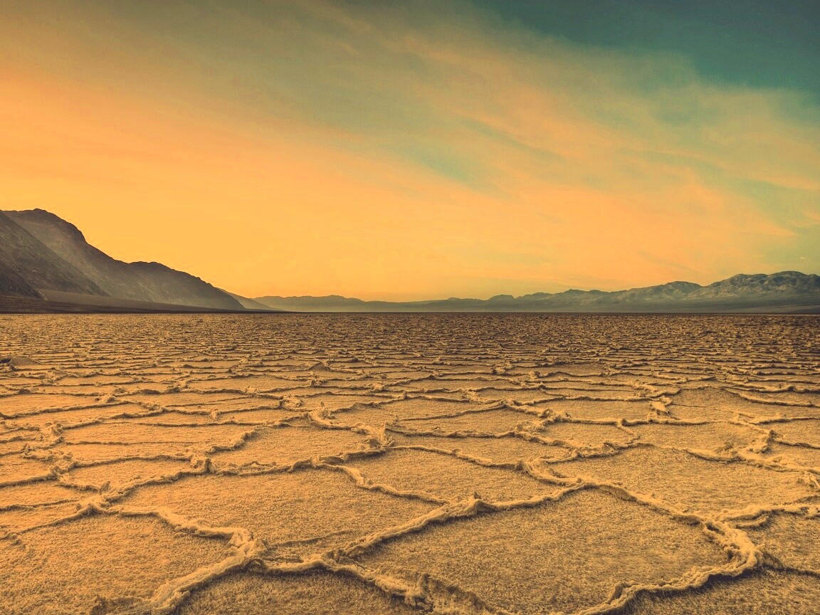 Высохшее пустынное озеро обои
