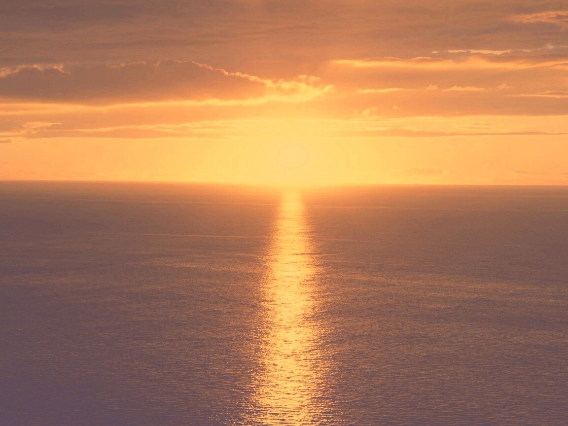 Закат и его отражение в море обои