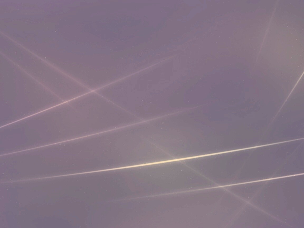 Лучи света на фиолетовом фоне обои