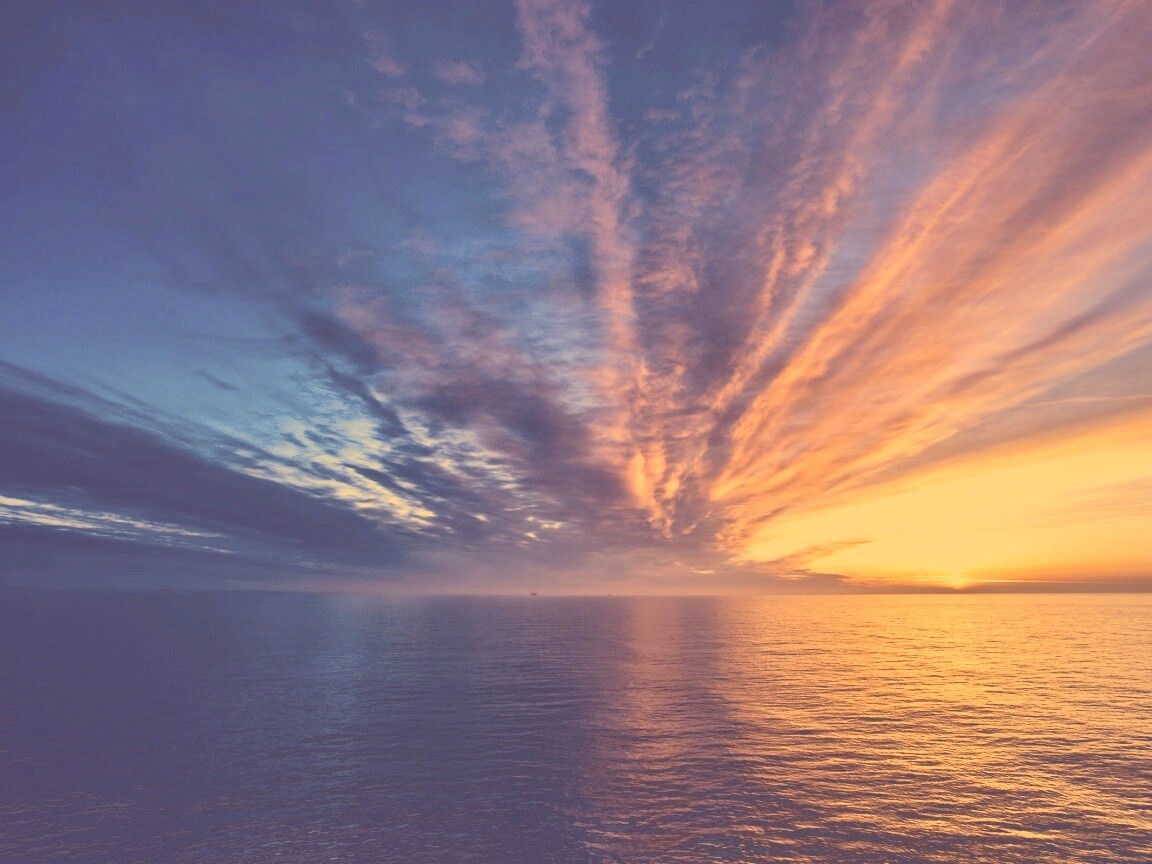 Закатное небо над морем обои