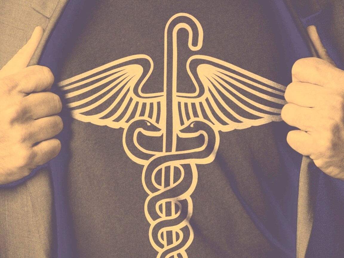 Футболка со змеями и тростью обои