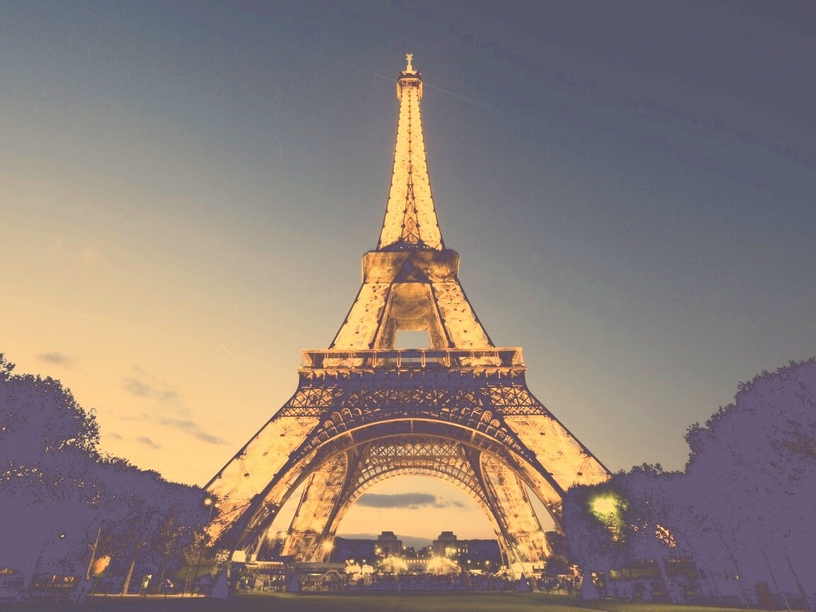 Светящаяся эйфелева башня обои