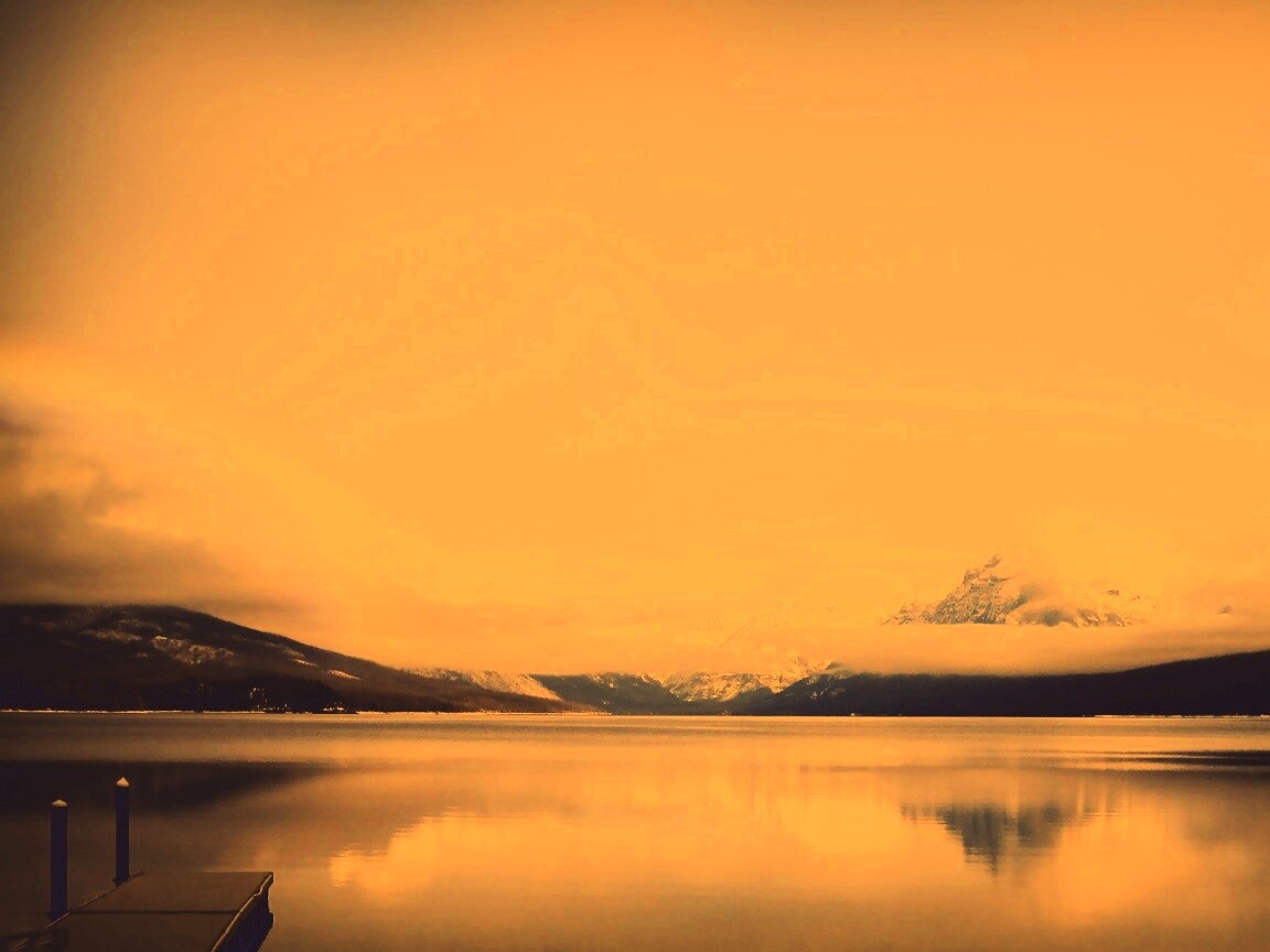 Спокойное горное озеро обои