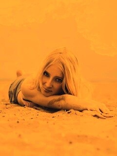 Девушка на пляже обои