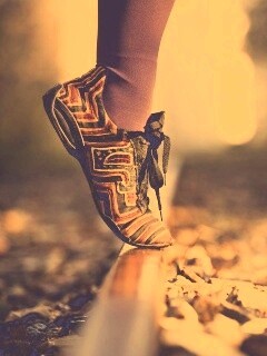 Разноцветные кроссовки обои