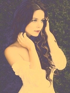 В белом платье обои