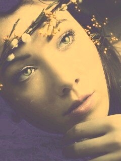 Девушка в венке обои