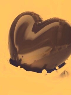 Шоколадное сердце в молоке обои