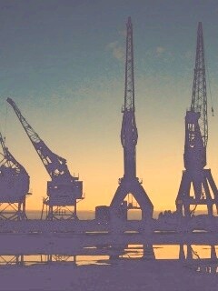 Силуэты портовых кранов обои
