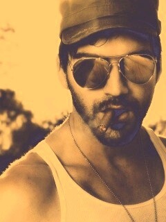 Суровый парень с сигарой обои