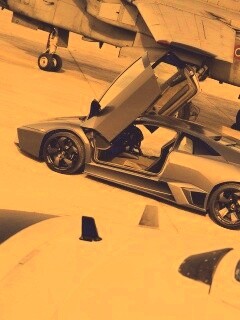 Ламборджини на военной базе обои