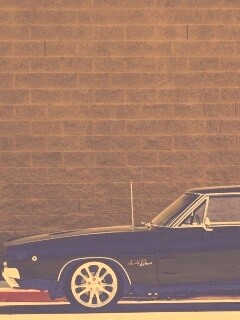 Черный Додж у стены обои