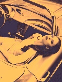 Женщина в кабриолете обои