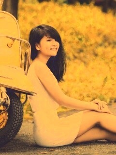 Девушка и мопед обои