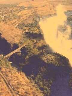 Живописный водопад обои