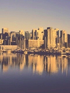 Город у воды обои