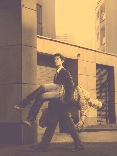 Мужчина с куклой обои