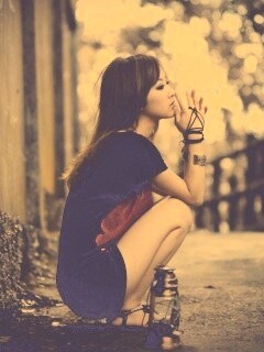 Японская девушка и масляный фонарь обои