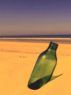 Бутылка на пляже обои