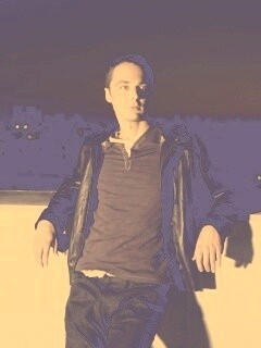 Джим Парсонс на балконе обои