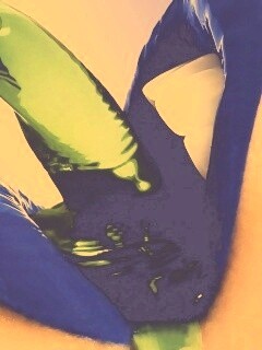 Пьющая девушка обои