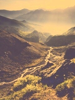 Горы и ручей обои