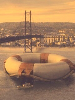 Огромный спасательный круг обои