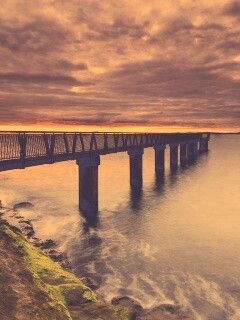 Уходящий в даль причал обои