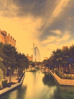 Вид на гостиницу Бурдж Аль Араб в Дубае обои