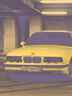 BMW M5 на стоянке обои