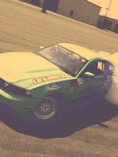 Мустанг дрифтует обои