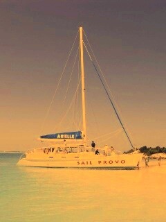 Яхта в голубой лагуне обои