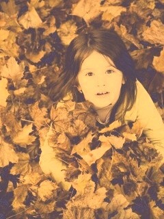 Девочка и осень обои