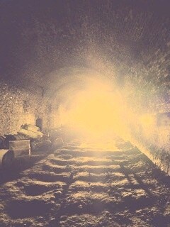 Захламленный тоннель обои