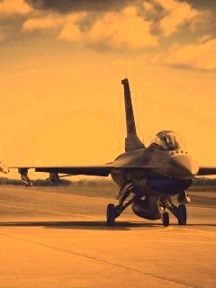 Истребители f16 Falcon на взлетной полосе обои