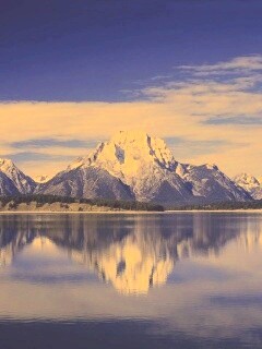 Вид на горы за озером обои