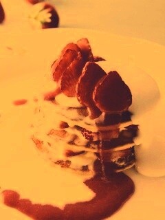 Блинчики с клубникой обои