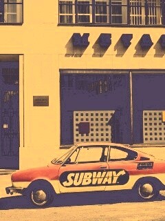 Реклама Subway на машине в Праге обои