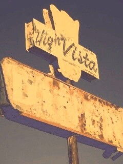 Вывеска заброшенного ресторанчика обои