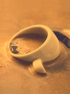 Чашка тонет в кофе обои