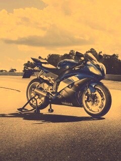 Yamaha R6 на трассе обои