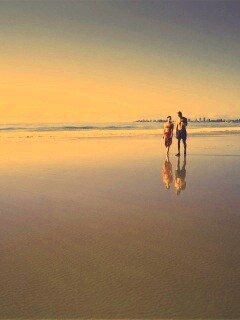 Прогулка у моря обои