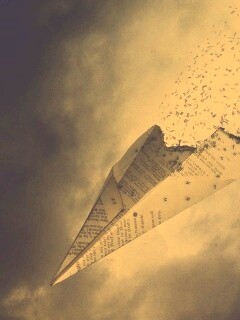 Крушение бумажного самолётика обои