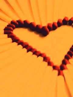 Сердечко из спичек обои