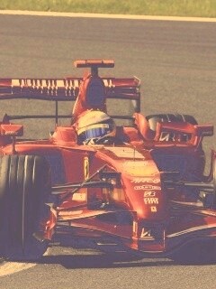 Болид Формула 1 на повороте обои