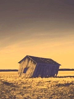 Покосившийся сарай обои